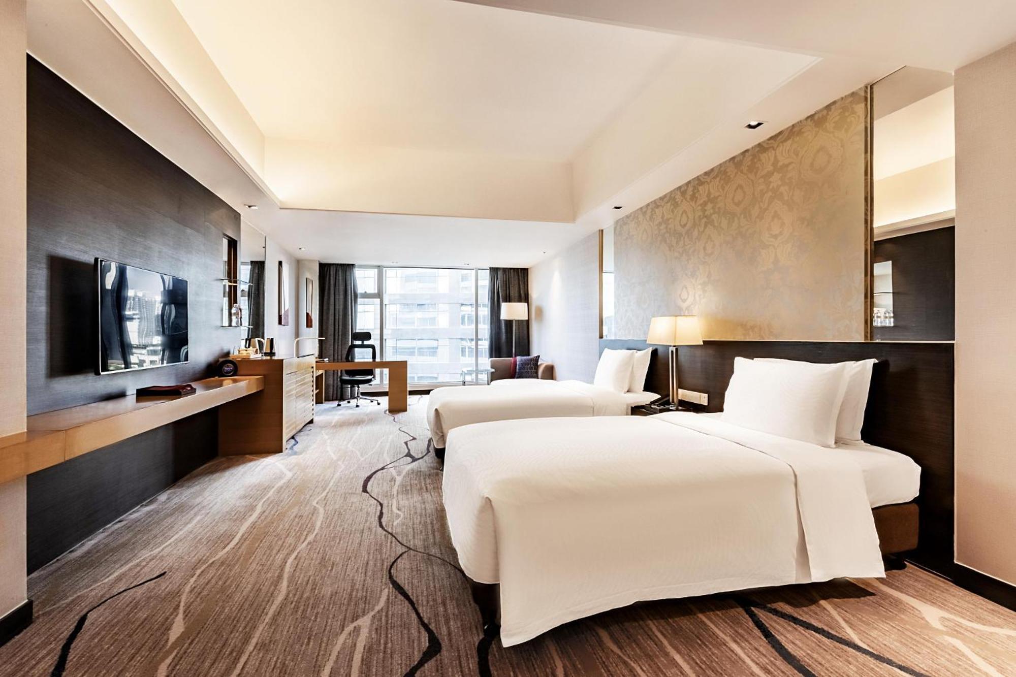 Hotel Swiss Grand Xiamen-harbour View 5*